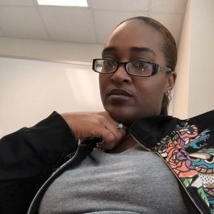 Meet your Posher, Adina